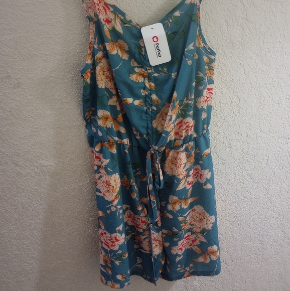 Women's floral Romper lot - Picture 1 of 10